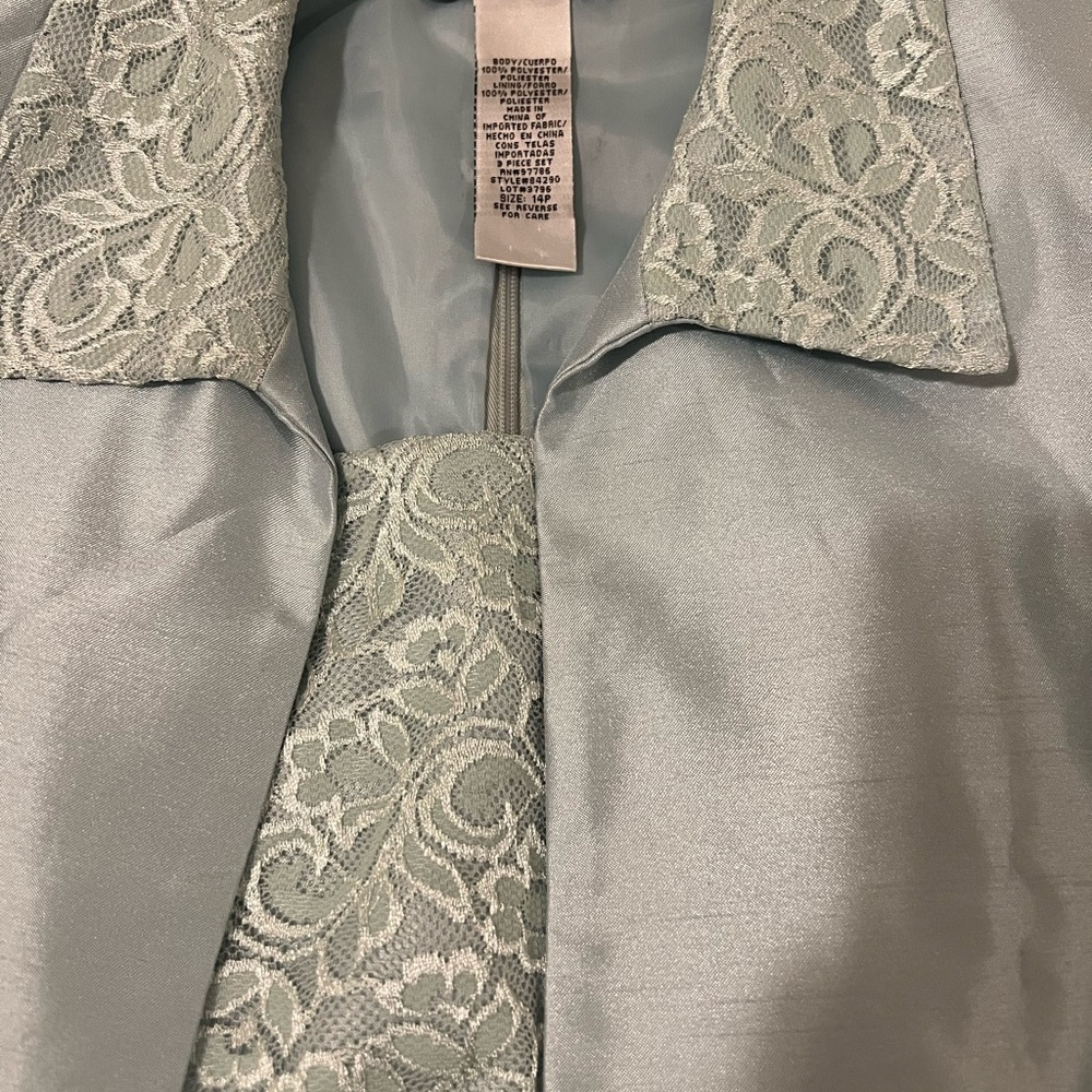 Chic Light Green Women's Skirt Set - Picture 2 of 3